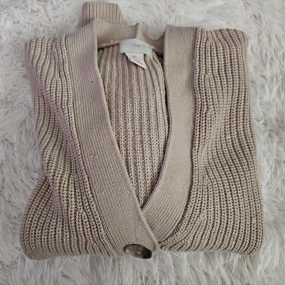 H&M Beige Knit 3 Button Size Large Cardigan